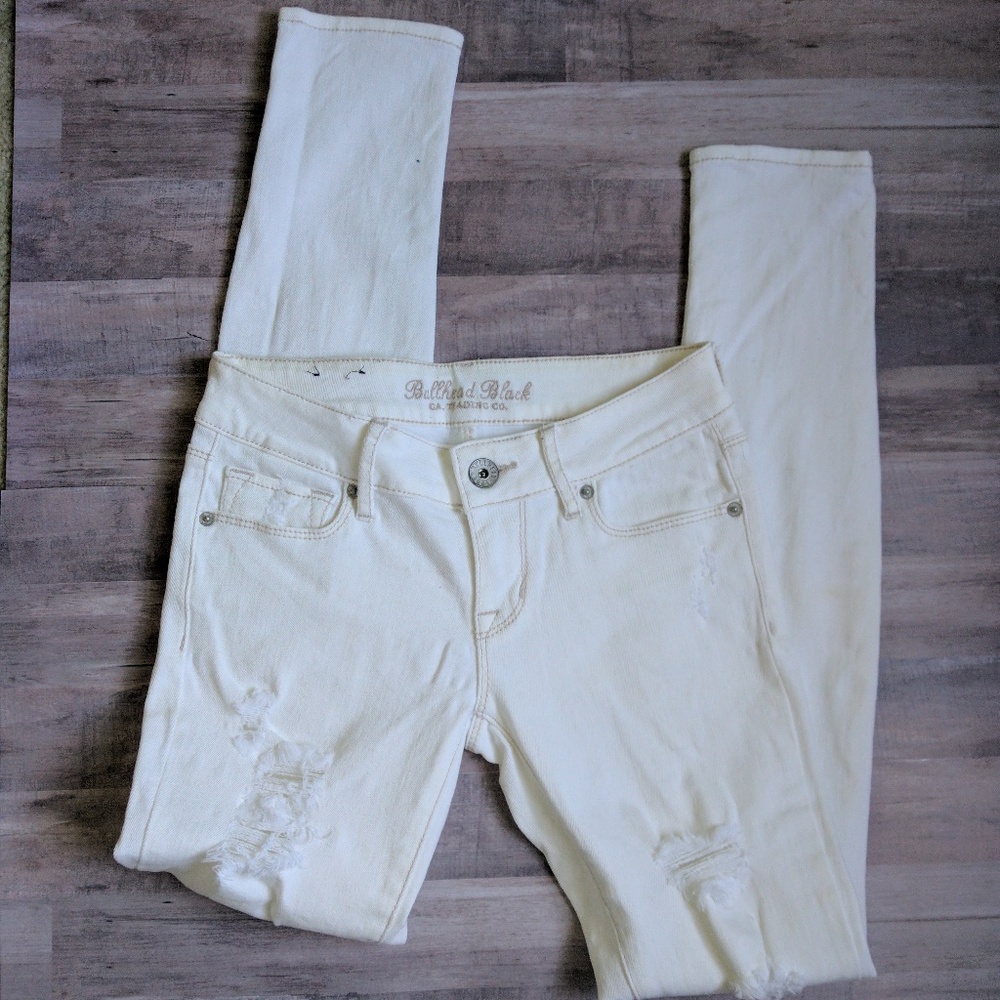 Bullhead white skinny jeans